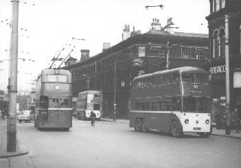 TownCtrTrolleys.JPG (8830 bytes)